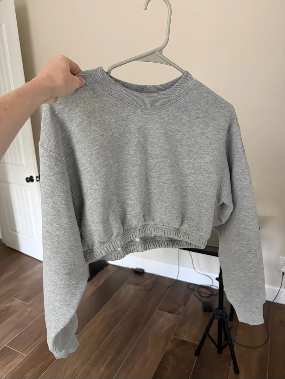 ALO YOGA Cropped Crewneck Sweatshirt - Light Gray - Picture 2 of 5